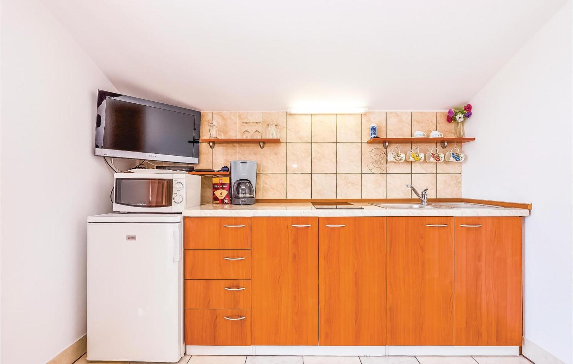 Lovely Apartment In Krk With Wifi Brzac Екстер'єр фото