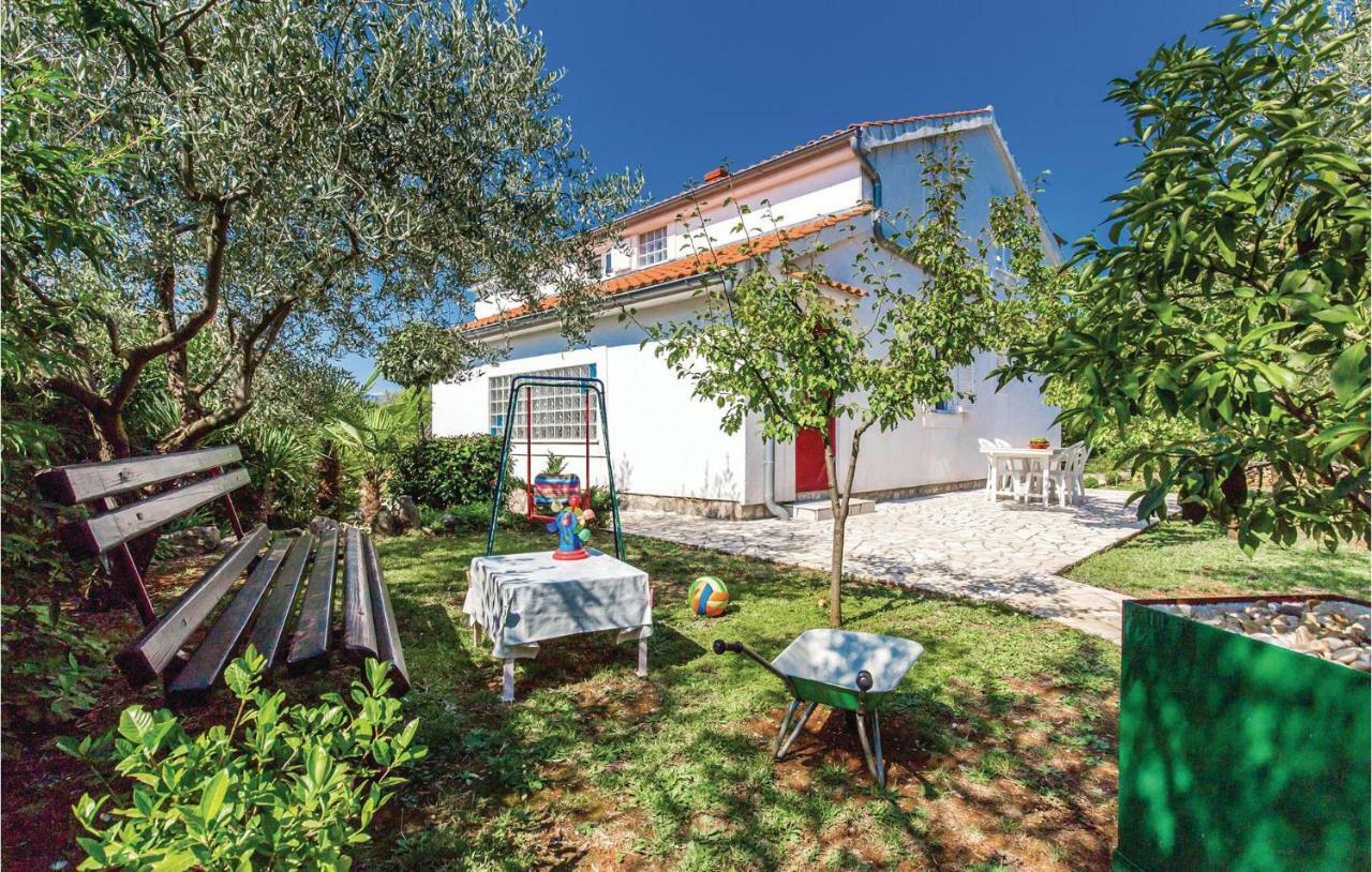 Lovely Apartment In Krk With Wifi Brzac Екстер'єр фото